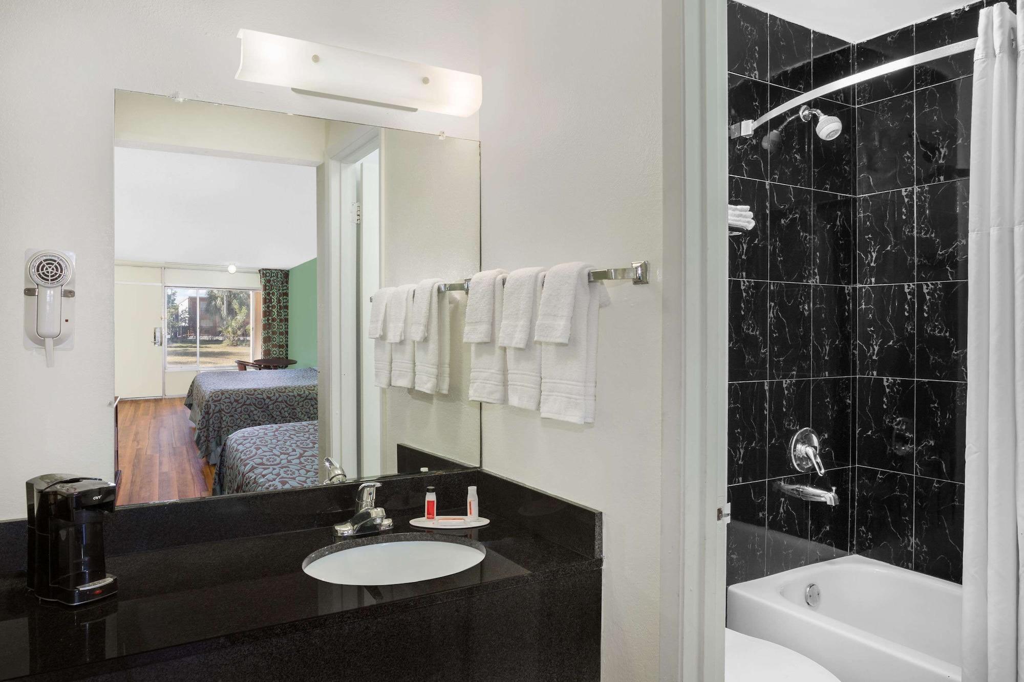 Travelodge By Wyndham Fort Myers North North Fort Myers Buitenkant foto