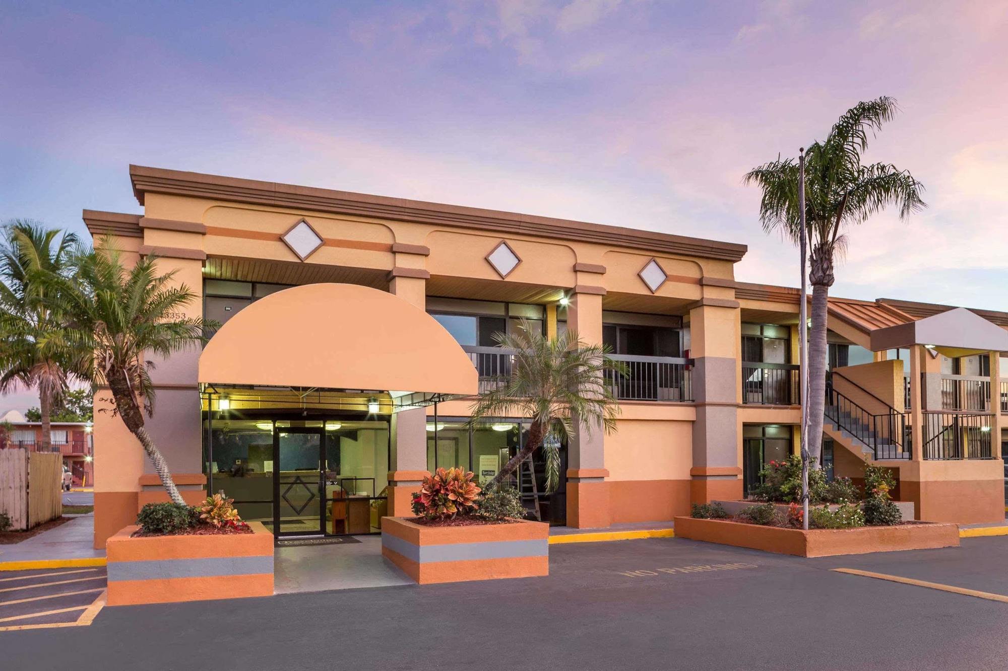 Travelodge By Wyndham Fort Myers North North Fort Myers Buitenkant foto
