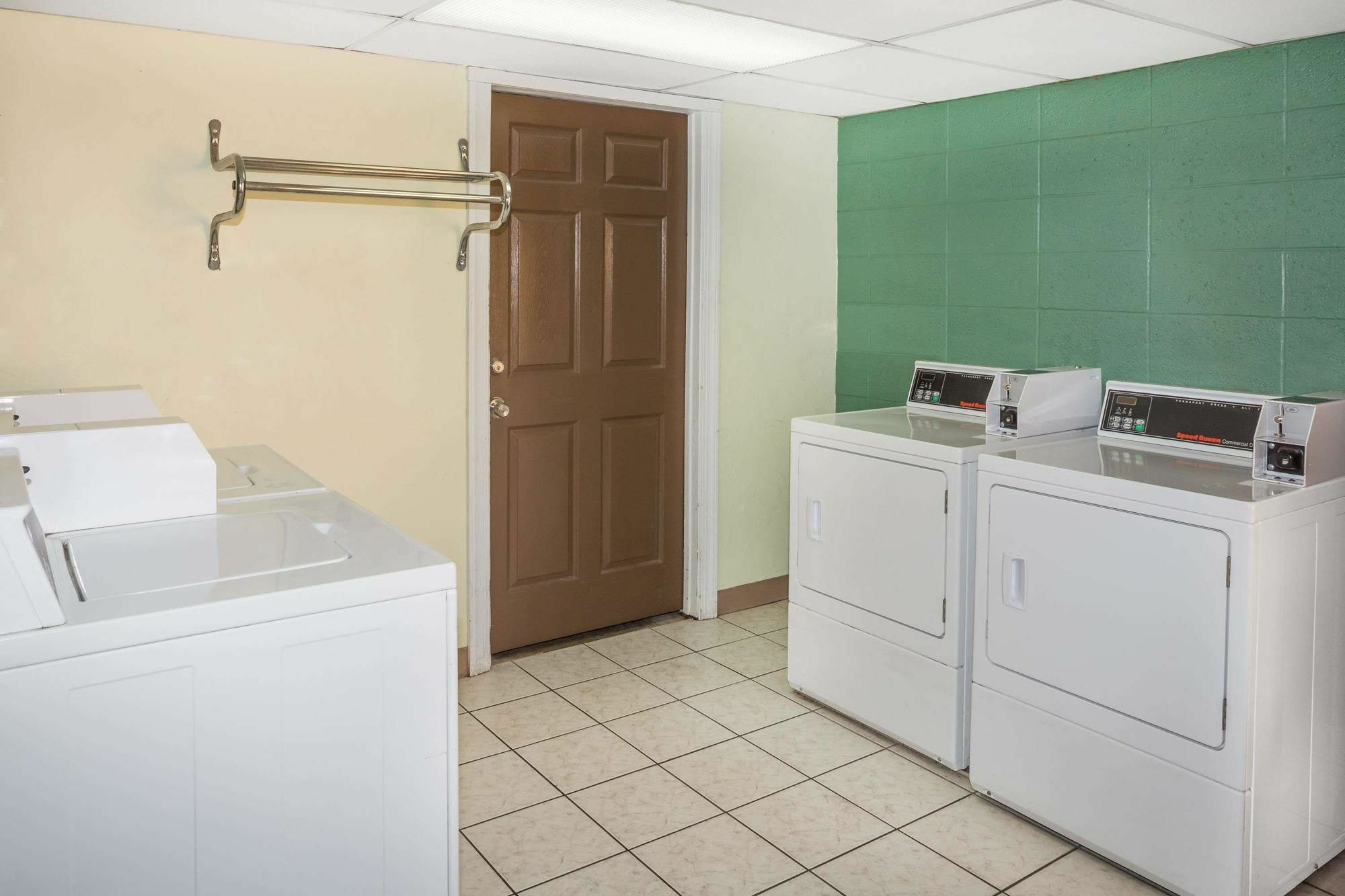 Travelodge By Wyndham Fort Myers North North Fort Myers Buitenkant foto
