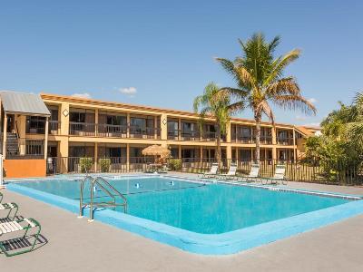 Travelodge By Wyndham Fort Myers North North Fort Myers Buitenkant foto